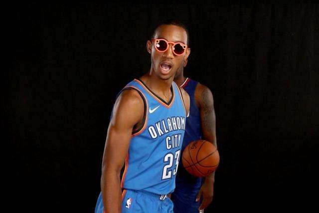 东契奇三双独行侠克奇才5连胜 火箭险胜尼克斯