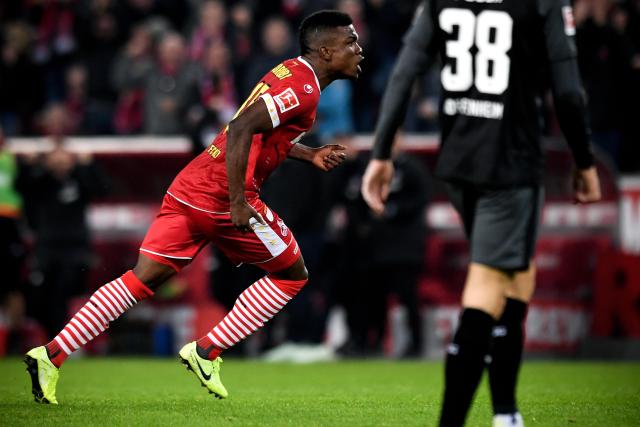 赵心童顺利晋级斯诺克世锦赛16强